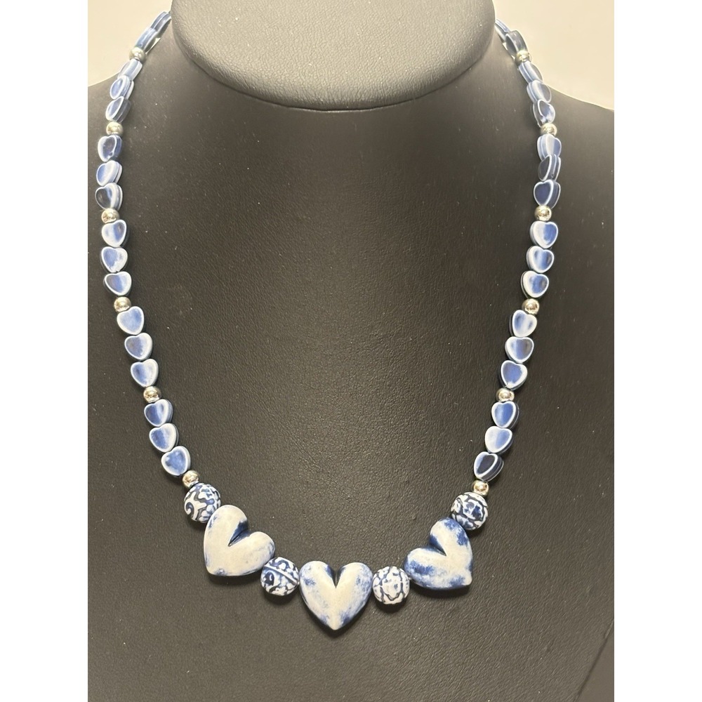 Vintage 1980s Puffy Heart Acrylic Bead Necklace Marbled Blue White 16"